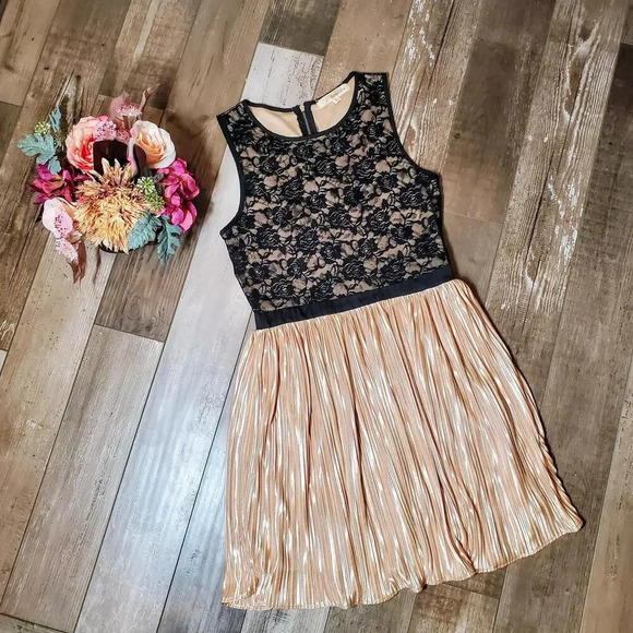 Rewind Dresses & Skirts - Rewind Lacey Sleeveless Pleated Skirt Party Dress Juniors Size Medium